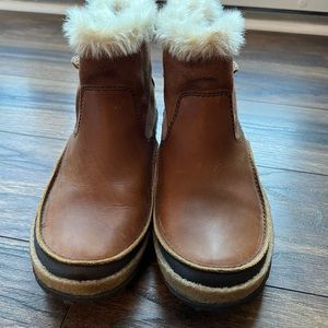 Beautiful pair of leather Merrell boots size 9.